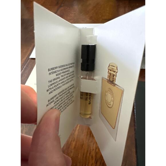 Makeup and‎ Perfume 10 piece Sample - Picture 3 of 5